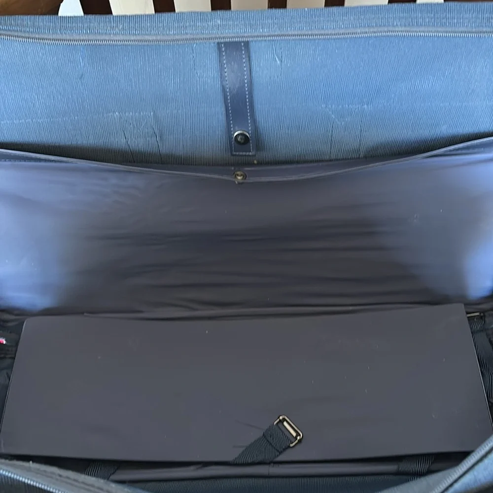 NWOT Oscar de la Renta Large Zip Suitcase—part of a set of 3